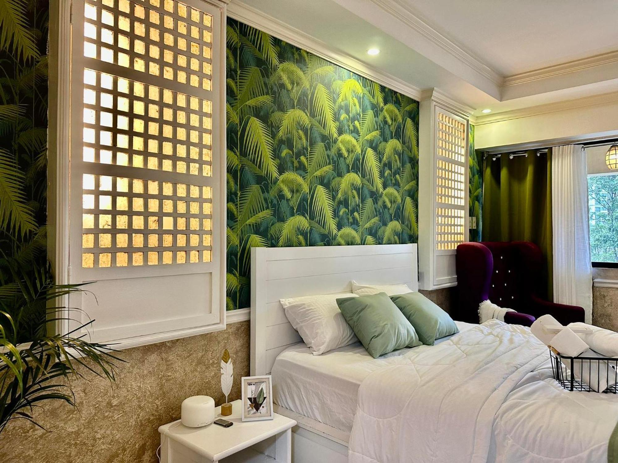 One Bedroom With Balcony By Christine Suites Ph In Greenbelt Radisson Makati City Exterior foto