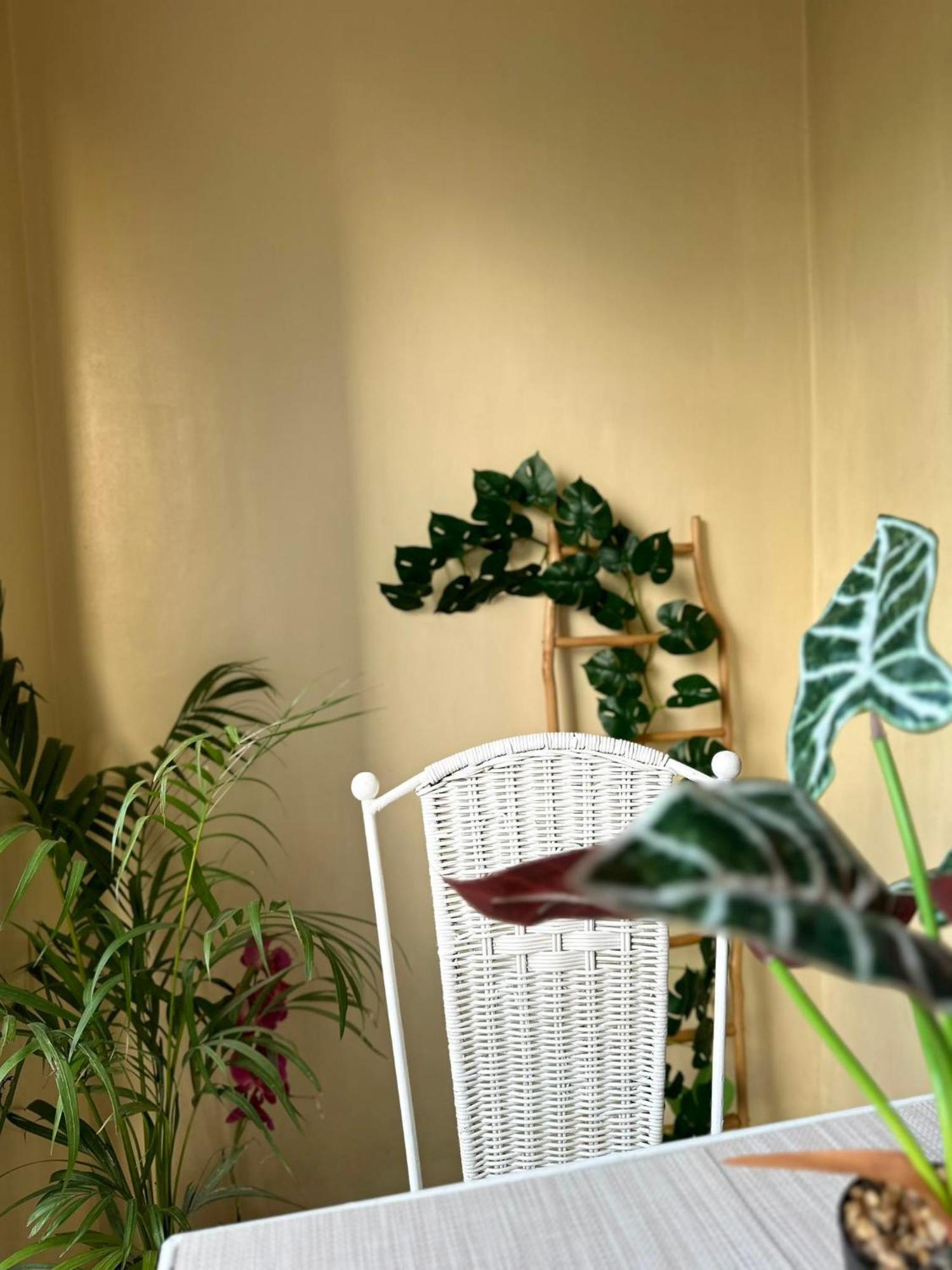 One Bedroom With Balcony By Christine Suites Ph In Greenbelt Radisson Makati City Exterior foto